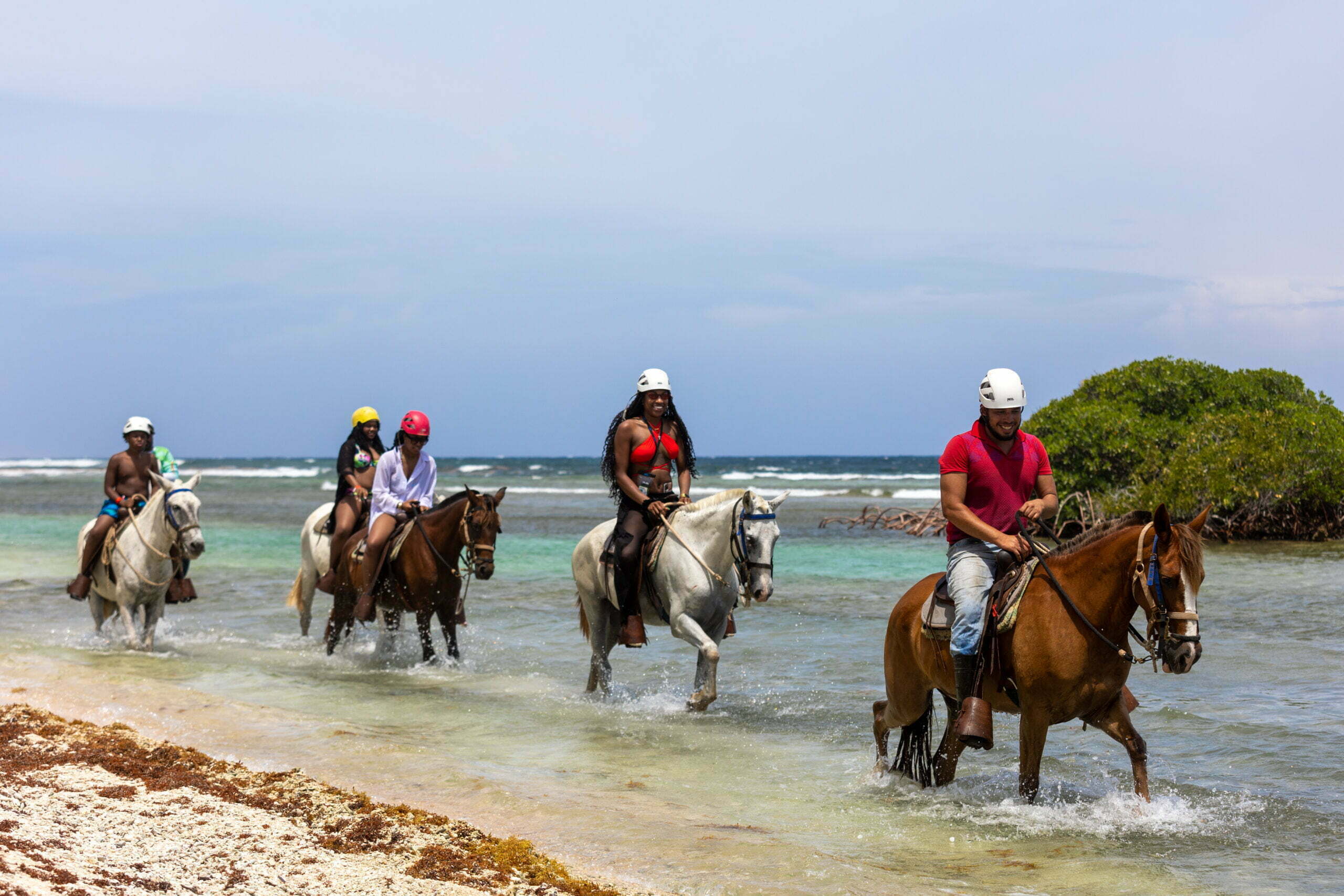 Horseback Riding - Xplore Roatan